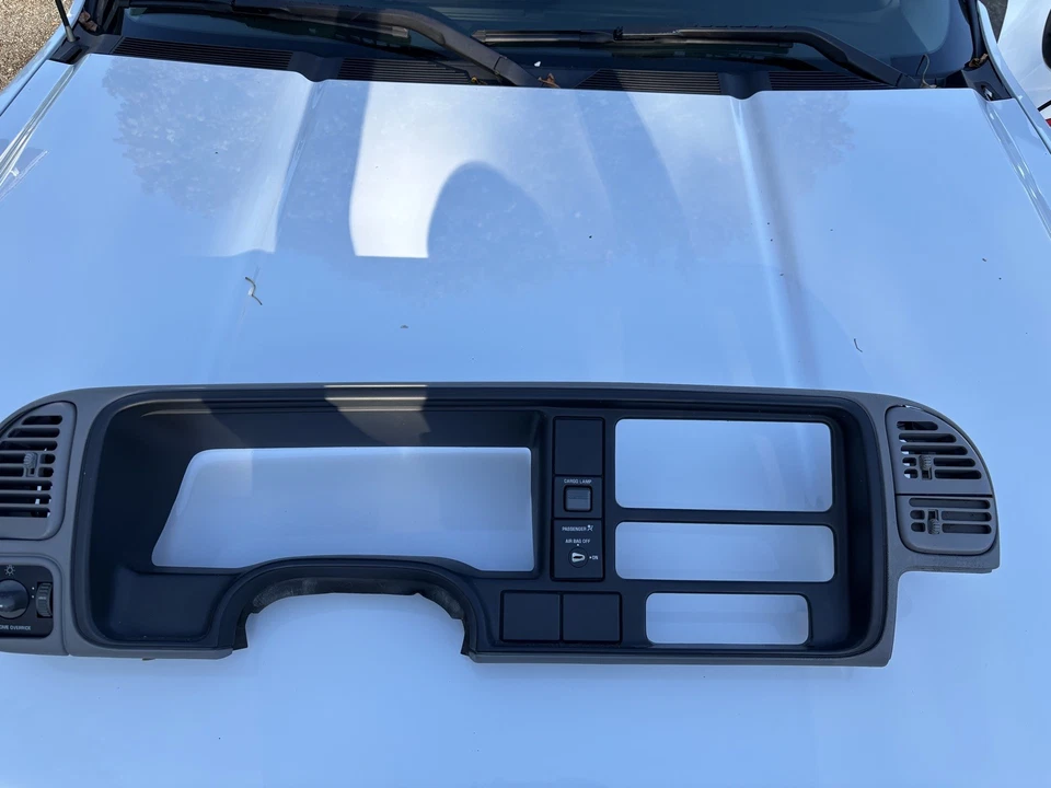 95-99 Chevrolet GMC C1500 Truck SUV Dash Cluster Radio Bezel Red OEM 15694859 - Image 1 of 3