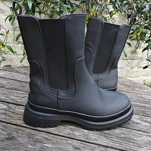 WOMANS CHELSEA ANKLE ZIP BOOT SIZE 36 - Picture 1 of 12