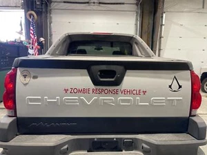 2002-06 Chevy Avalanche 2500 Olympic White-50U Stamped Tailgate *(Broken Handle) - Picture 1 of 5