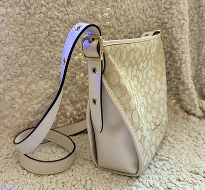 COACH 小号绒布米色粉笔包签名单色 C's duffle 斜挎包 — 第 1/4 张图片