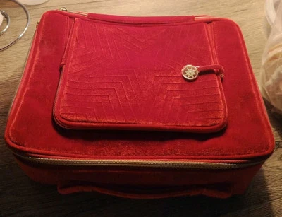 Nuevo Bolso de Maquillaje ESTEE LAUDER 2023 Imitación Rojo Real Terciopelo Tono Dorado Cremalleras Foto 1 de 4