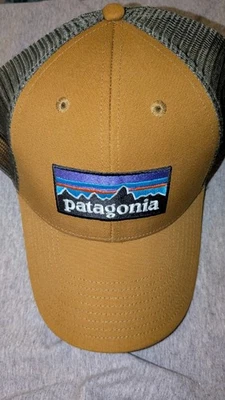 Gorra Patagonia P-6 Logo Trucker Oro/Mostaza y Malla Verde Snapback Talla Única  Foto 1 de 4
