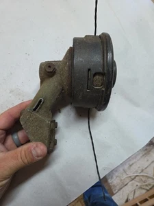 Cabezal de engranaje de eje de recortadora STIHL OEM usado - Imagen 1 de 4