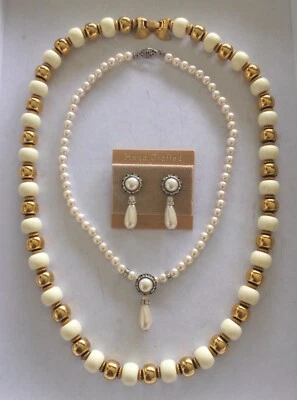 ЛОТ ЖЕМЧУЖНОЕ КОЛЬЕ И СЕРЬГИ И ОЖЕРЕЛЬЕ ИЗ КРЕМОВЫХ БУСИН TRIFARI LUCITE ВИНТАЖ - Изображение 1 из 4