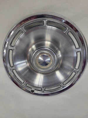 Колпак колеса 14 дюймов 1971-73 Chevy Camaro Chevelle Nova от оригинального производителя GM 3990555 - Изображение 1 из 4