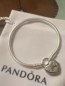 Pulsera Pandora Disney Parks Fantasyland Castle Hear talla 17cm - Imagen 1 de 4