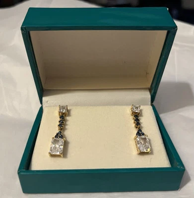 Pendientes colgantes de circonitas cúbicas de zafiro transparente y Sim de Suzanne Somers Foto 1 de 3