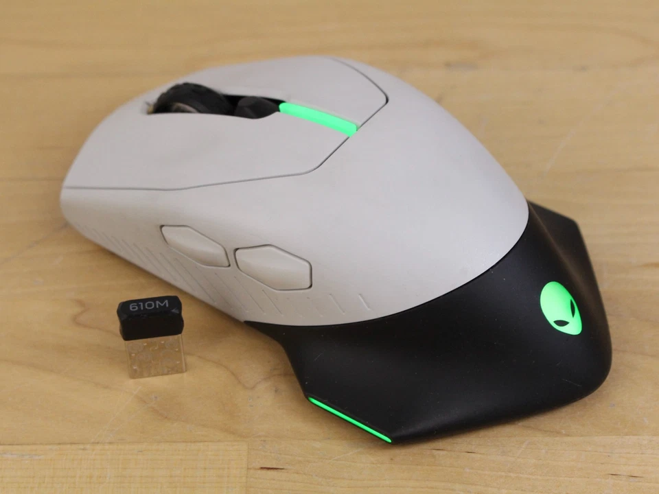 Проводная/беспроводная игровая мышь Alienware белая AW610M лунный свет с ключом - Изображение 1 из 4