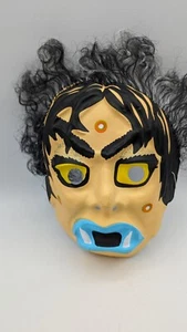 Vintage Halloween Vampire Lady Mask Plastic 60's Ben Cooper? Black Light - Imagen 1 de 4