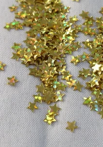 100 Sterne Streuelemente  Streudeko  Kartengestaltung  Basteln  gold Holo  4mm  - Bild 1 von 1