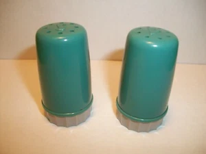 Vintage Retro ~ grüne Salz & Pfefferstreuer - Bild 1 von 3