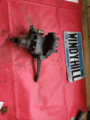 Oldsmobile 1956 bomba de combustible Foto 1 de 4