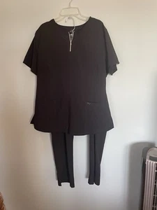 Cherokee Infinity 2 pc Ladies Scrub Set. Black. Top Lg & Pants Lg Petite. - Picture 1 of 4