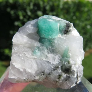 Mineralien *** GRÜNER SMARAGD KRISTALL auf MATRIX BRASILIEN  - Bild 1 von 2