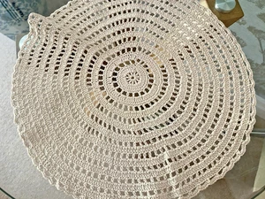 VINTAGE BEIGE COTTON HAND WORKED CROCHET LACE DOILY/TABLE MAT ~13" STRIPE - Picture 1 of 2