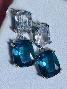 schöne kristallklare & blaue baumelnde Ohrringe durchbohrte schwingende Hangeln - Bild 1 von 9