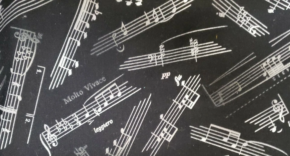 1yd 22"x 42" 100% algodón, Elizabeth's Studio, notas musicales blancas en negro  Foto 1 de 2