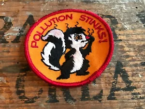 Hippie Ecology Hippy Patch Punk Vintage POLLUTION STINKS Patch - Skunk - Earth - Picture 1 of 2