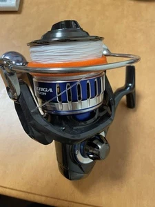 Carrete giratorio Daiwa Saltiga 6500H - Carrete plateado, línea blanca, usado, Jiggng - Imagen 1 de 3