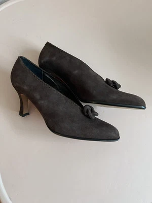 I . Miller Beautiful Shoes - Image 1 of 4