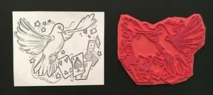 DOVE BIRD ANIMAL FLYING OVER CARDS Unmounted Rubber Stamp - Bild 1 von 3