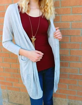 Lumiere | Cárdigan transparente con botones y bolsillos color topo Foto 1 de 3