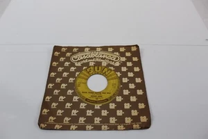 Vintage 45 RPM Record Johnny Cash Guess Things Happen That Way / Come In - Picture 1 of 5