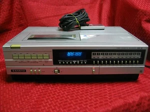 Vintage 1984 olympics Sanyo Beta Video Cassette Player VCR4400 with remote WORKS - Picture 1 of 18