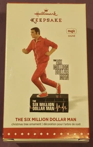 Hallmark The Six Million Dollar Man Keepsake Ornament 2015 Magic Sound in scatola nuovo con scatola - Foto 1 di 8