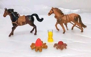 New-Ray Popak Saddled Brown Cowboy Horse Unmarked Horse 2 Campfires + Lantern - Picture 1 of 15