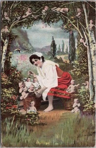 Postal vintage de fantasía/romance de la década de 1910 mujer con bebés en cestas - SIN USAR - Imagen 1 de 2