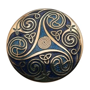 Broche prendedor esmalte gemas mar celtas diseño triskellion tono dorado azul círculo - Imagen 1 de 4