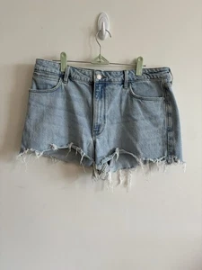 Wrangler Women’s Mid Rise Cut Off Denim Shorts Size 31 - Picture 1 of 4
