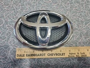 2013 - 2015 Toyota RAV4 OEM Original Front Grille Bumper Emblem Used Part  - Picture 1 of 11