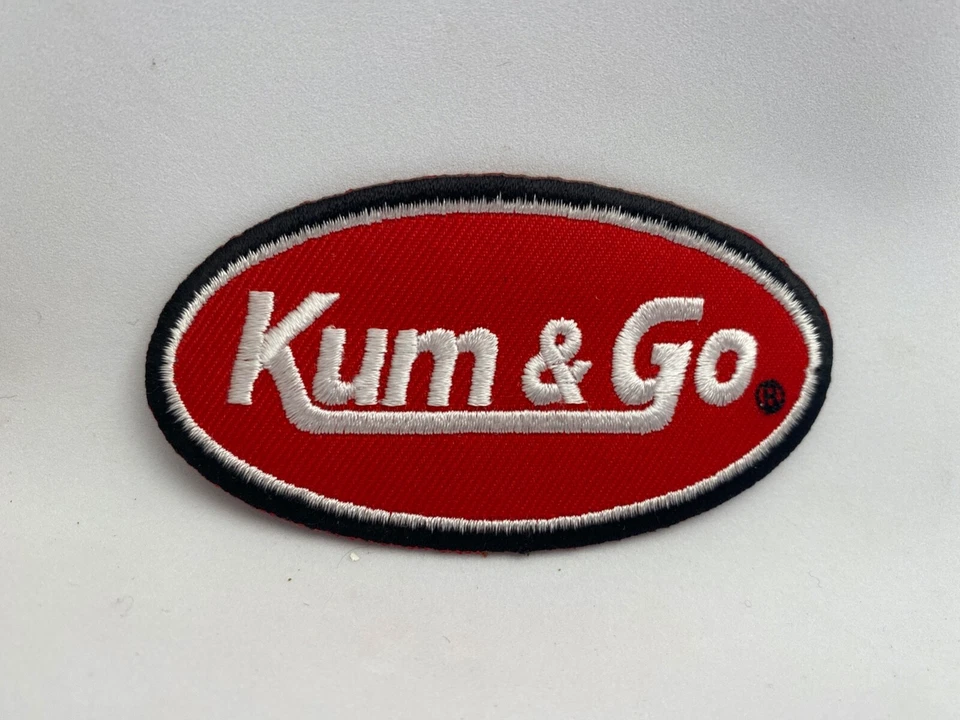 KUM & GO NUEVO BORDADO COMPAÑÍA PLANCHA EN NOMBRE PARCHE ETIQUETA Foto 1 de 1