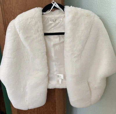 Eliza J Ivory Vegan Fur 90s Wrap Stole Very Soft Pockets Size  M - Image 1 of 4