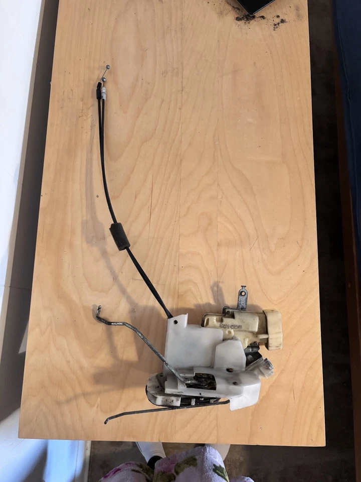 Atuador de trava de porta dianteiro direito do passageiro Lexus GS300 GS400GS430 1998-05 fabricante de equipamento original - Imagem 1 de 4