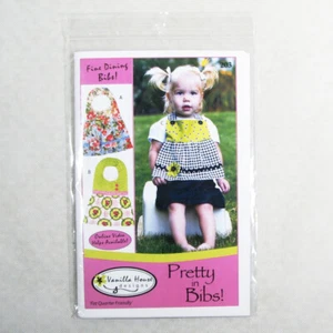 Pretty in Lätzchen Baby Mädchen elegantes Nähmuster von Vanilla House Designs ungeschnitten - Bild 1 von 2
