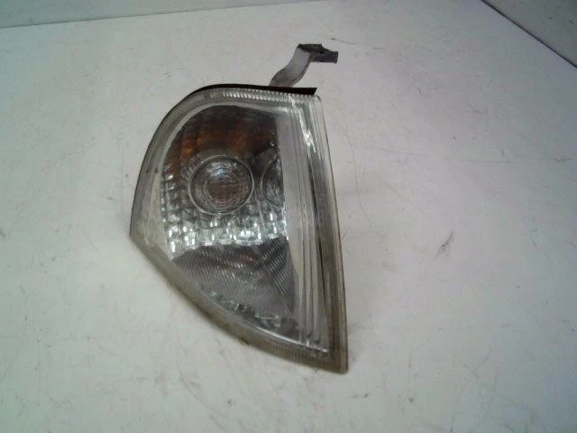 Blinker Recht Angebot SKODA Octavia I Phase 2 Kombi - 1.9 Tdi 100ch - Bild 1 von 3