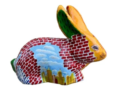 Arte de papel maché pintado a mano hecho a mano Joe Romano El conejo soñador Foto 1 de 4