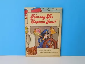 Hurray For Captain Jane! Hardcover Children's Book 1971 Story by Sam Reavin - Imagen 1 de 17