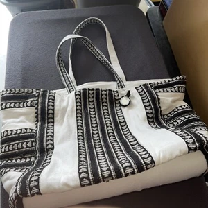 Primark 19” tote bag/ black & White cotton material. - Picture 1 of 5