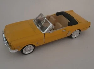 1964 1/2 Ford Mustang Convertible Sunnyside 1/24 Opening Doors & Trunk Yellow - Imagen 1 de 4