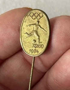 CALCIO Vintage Ottone Souvenir Olandese 1964 Tokyo Tokyo Olimpiadi Spilla Distintivo #182 - Foto 1 di 6
