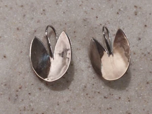 PENDIENTES MODERNISTAS VINTAGE ED LEVIN PLATA ESTERLINA LIGERAMENTE MARTILLADOS - Imagen 1 de 8