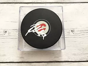 Disco de hockey Rasmus Andersson firmado por los Calgary Flames autografiado a - Imagen 1 de 1