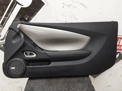 Chevrolet Camaro SS 2012-2015 OEM grafito pasajero derecho panel de moldura de puerta lateral Foto 1 de 4