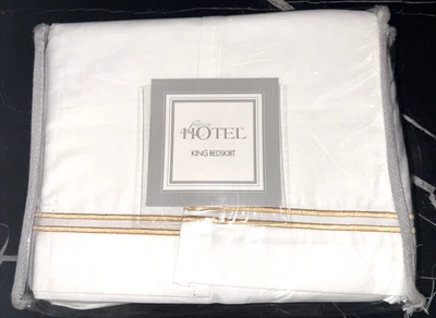 NUEVO CON ETIQUETAS Falda de Cama King Blanca Hotel de Lujo Banda Dorada - Valcourt - 100% Algodón; 18" Gota Foto 1 de 4