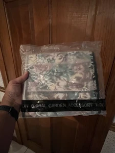 Vintage Avon 1992 Floral Garden Accessory Roll - Brand New! - Picture 1 of 2