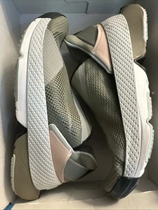 US Size 8 M- US 9.5 W - Nike GO FlyEase Light Army Green Slip-On Running Active - Picture 1 of 5